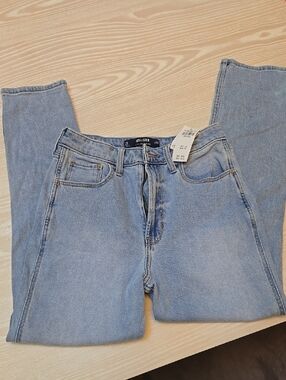 Hollister Ultra High Rinse Mom Jeans